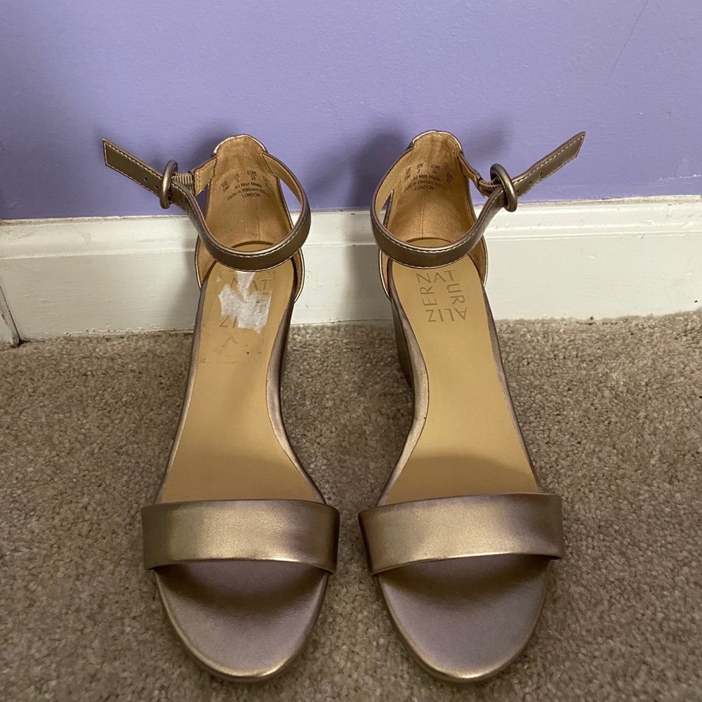 Gold wedges